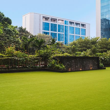 Sofitel Mumbai Bkc Hotel Eksteriør billede The lawn at the Taj Mahal Palace