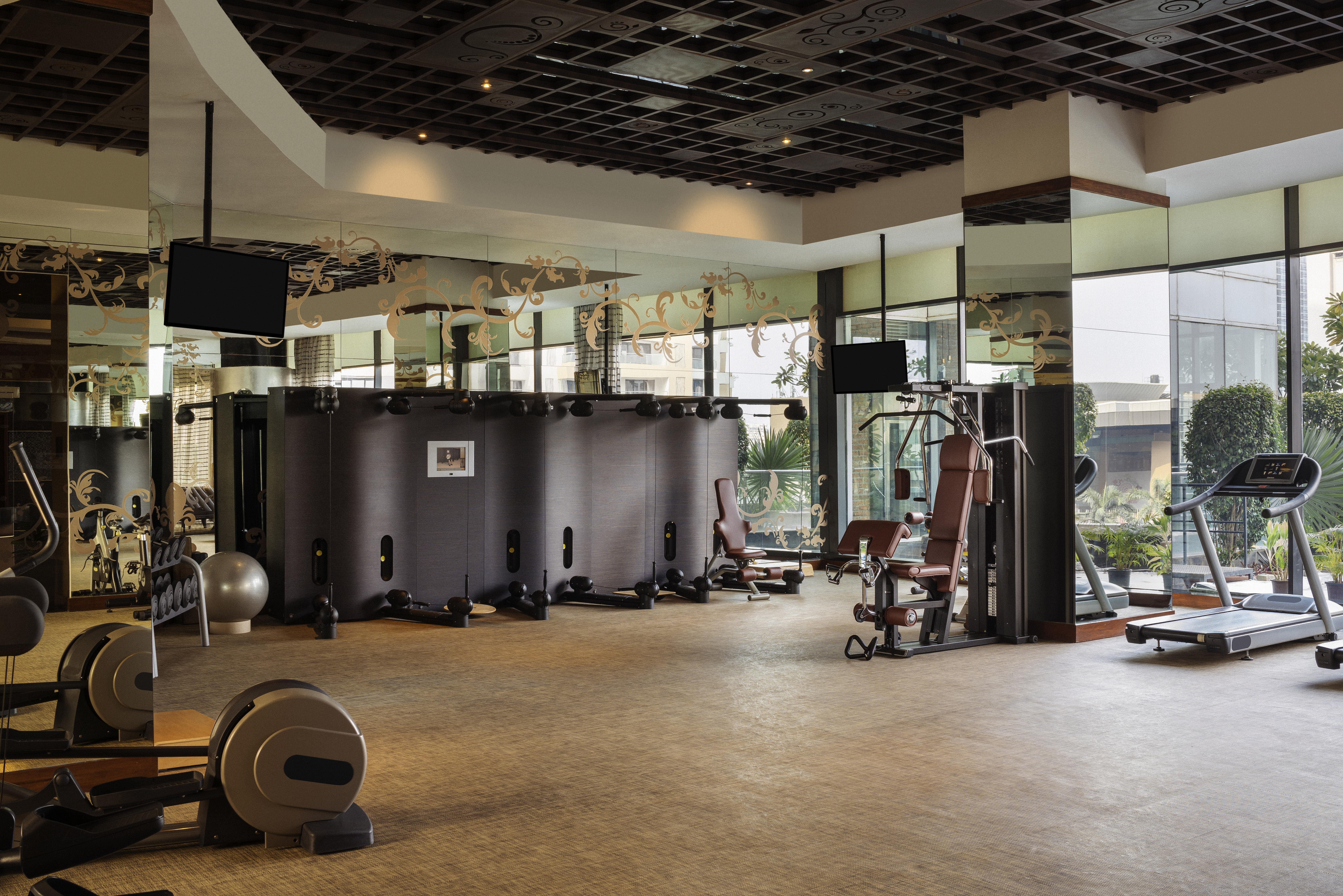Sofitel Mumbai Bkc Hotel Eksteriør billede The gym at the hotel