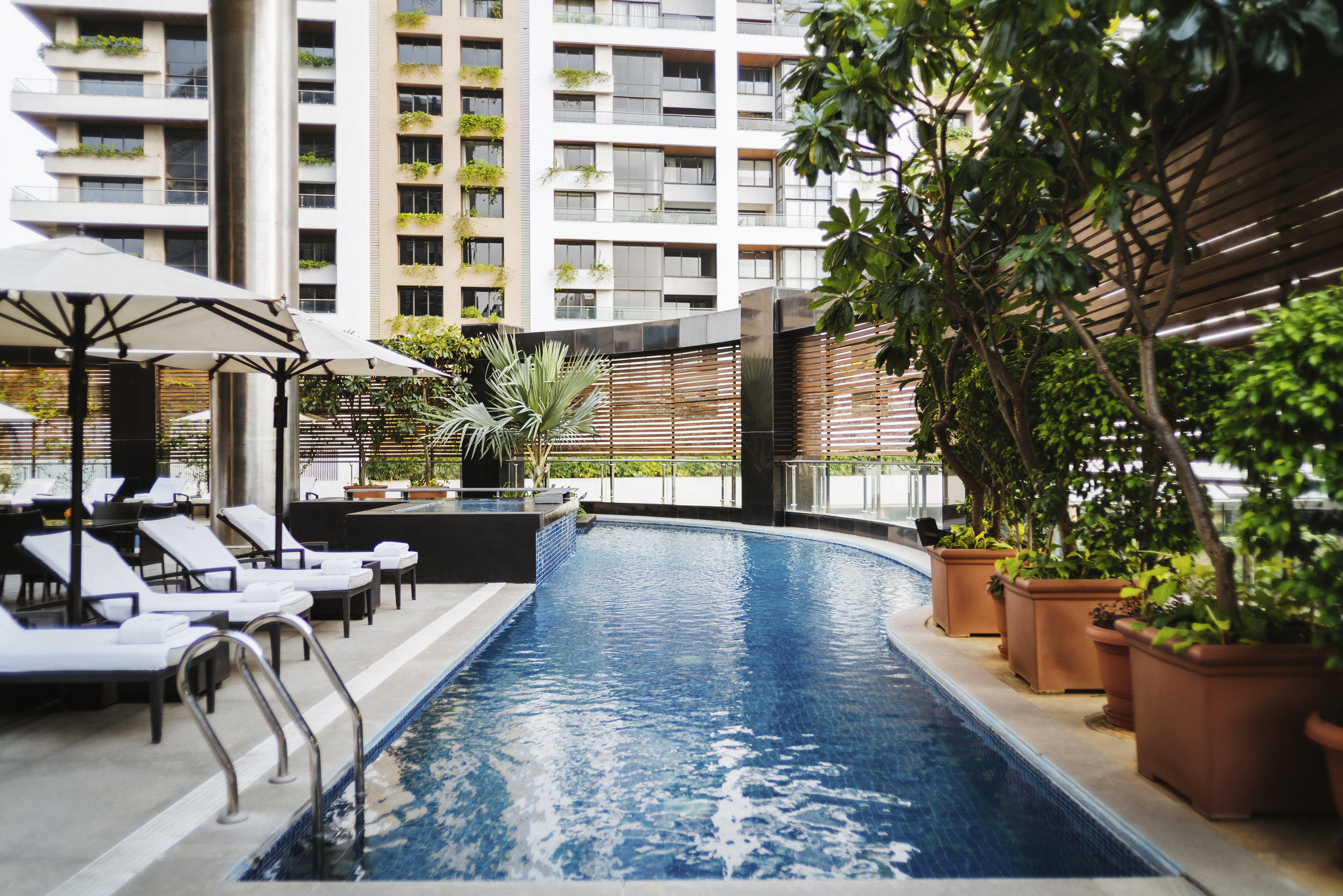 Sofitel Mumbai Bkc Hotel Eksteriør billede The swimming pool at the hotel