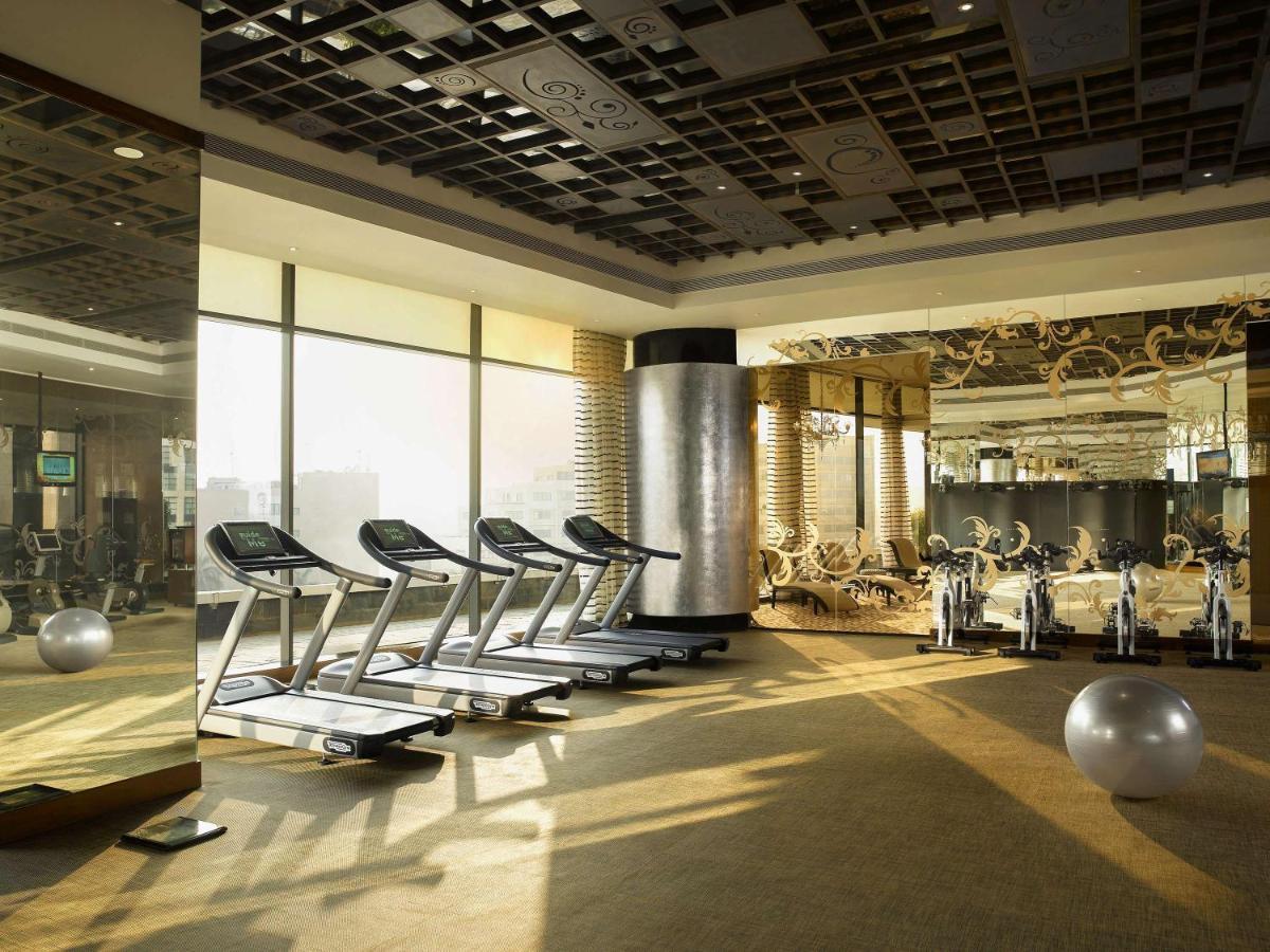 Sofitel Mumbai Bkc Hotel Eksteriør billede The gym at the Mandarin Oriental, Hong Kong