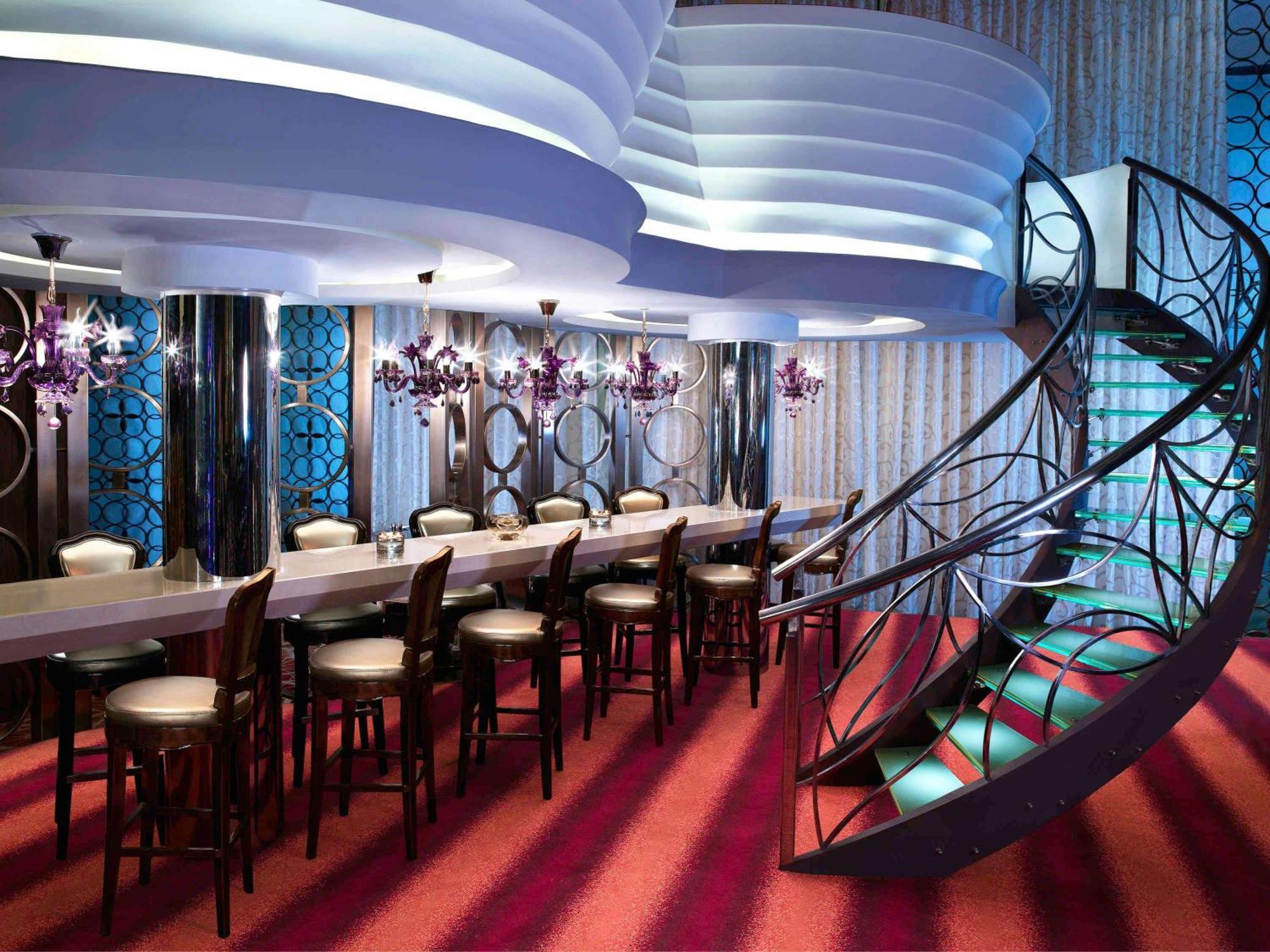 Sofitel Mumbai Bkc Hotel Eksteriør billede The interior of the nightclub